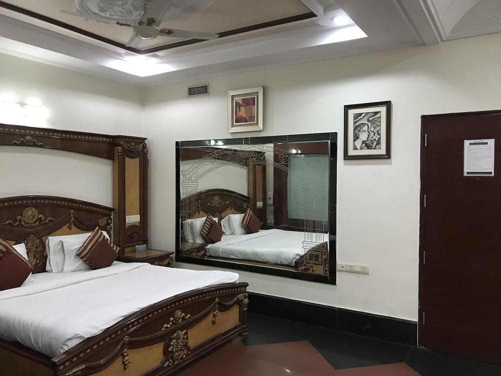 Delite Sarovar Portico פארידבד מראה חיצוני תמונה