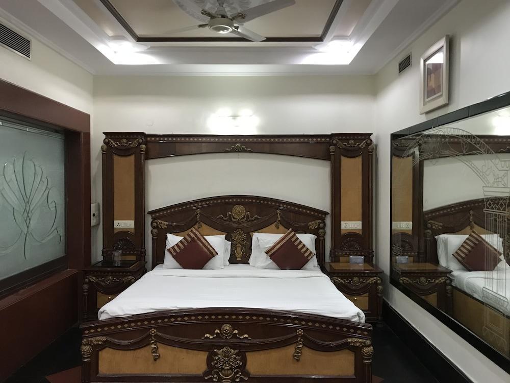Delite Sarovar Portico פארידבד מראה חיצוני תמונה