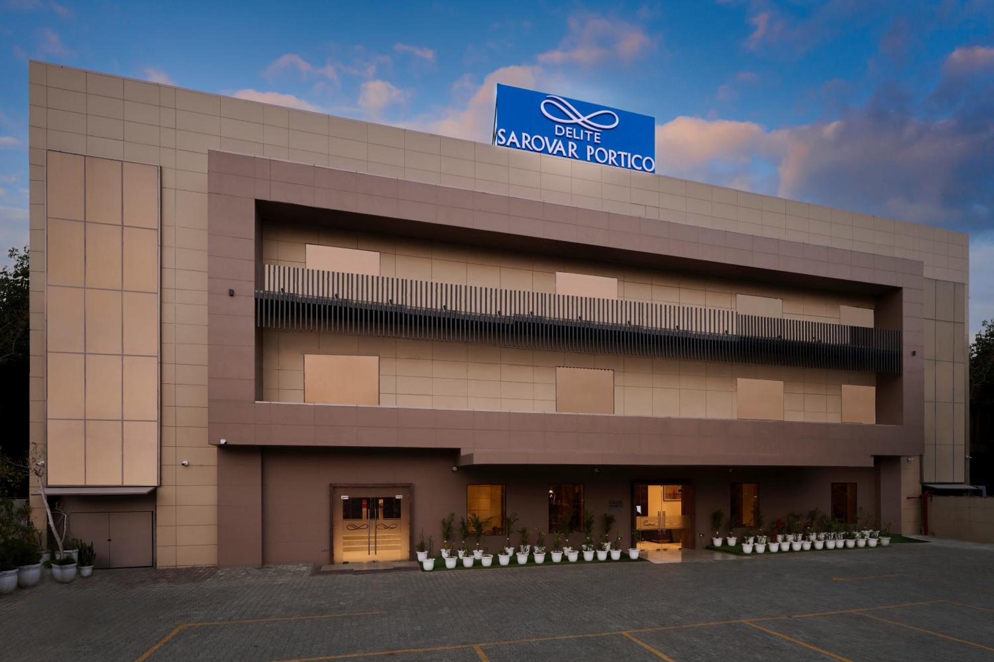 Delite Sarovar Portico פארידבד מראה חיצוני תמונה