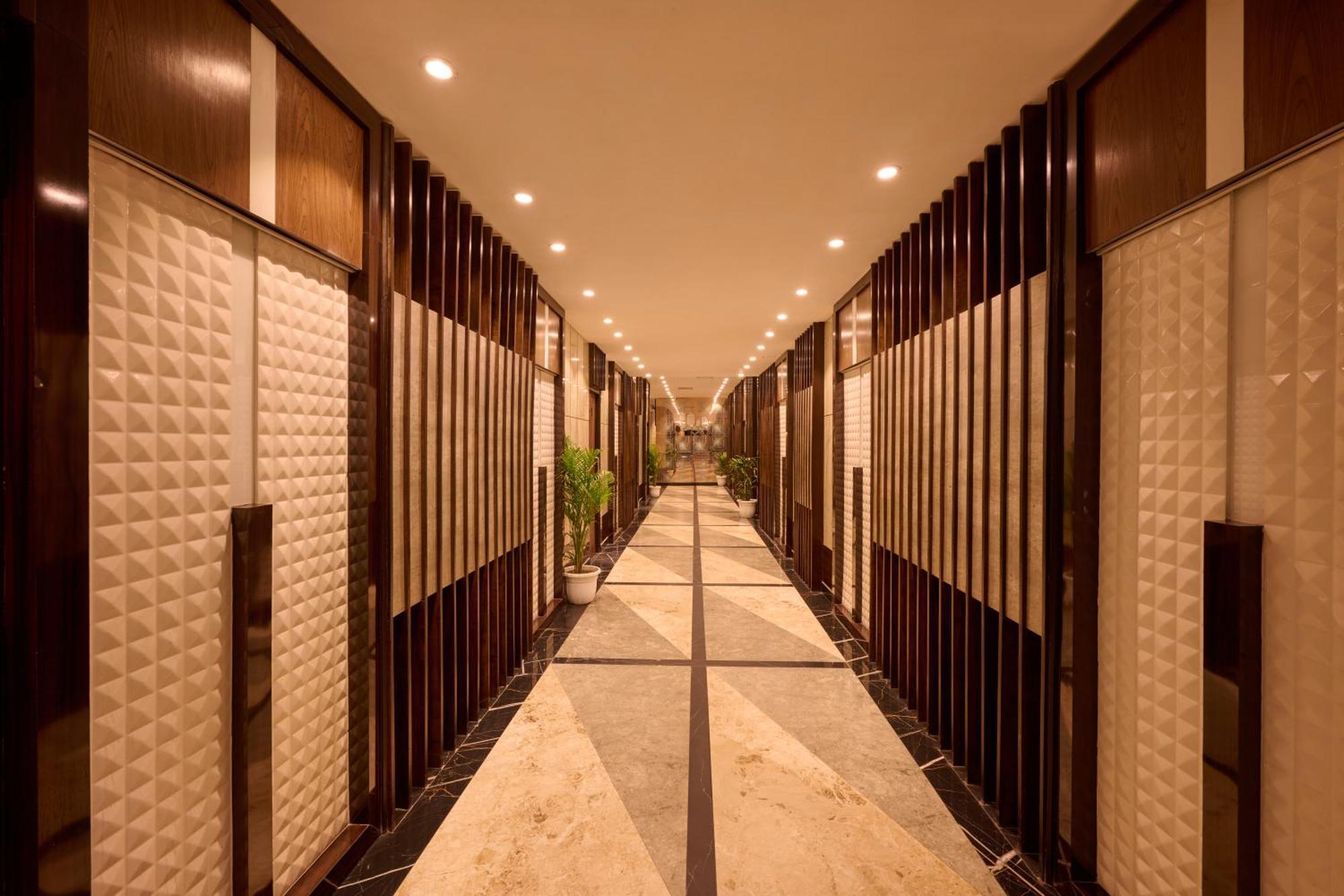 Delite Sarovar Portico פארידבד מראה חיצוני תמונה