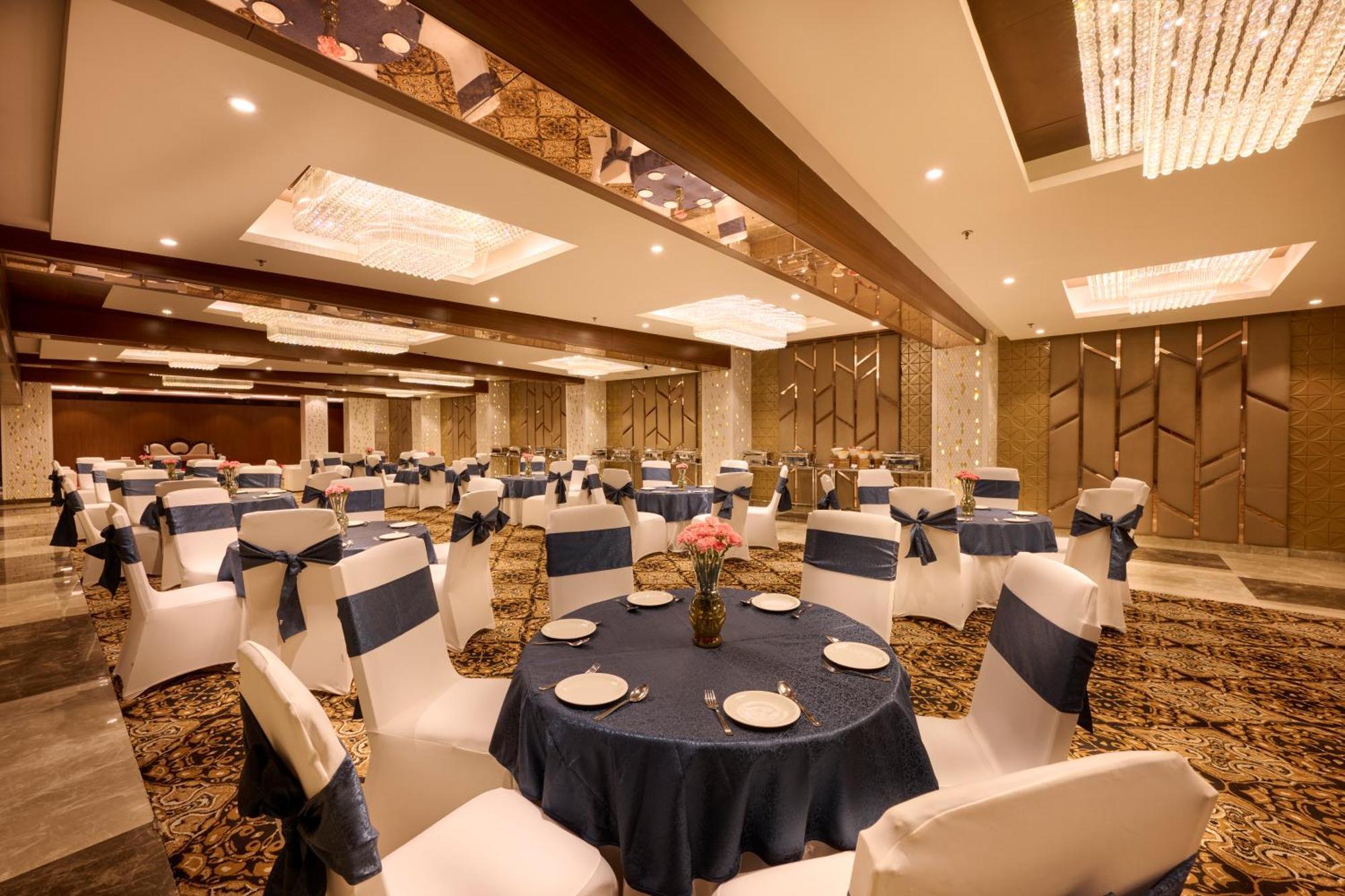 Delite Sarovar Portico פארידבד מראה חיצוני תמונה