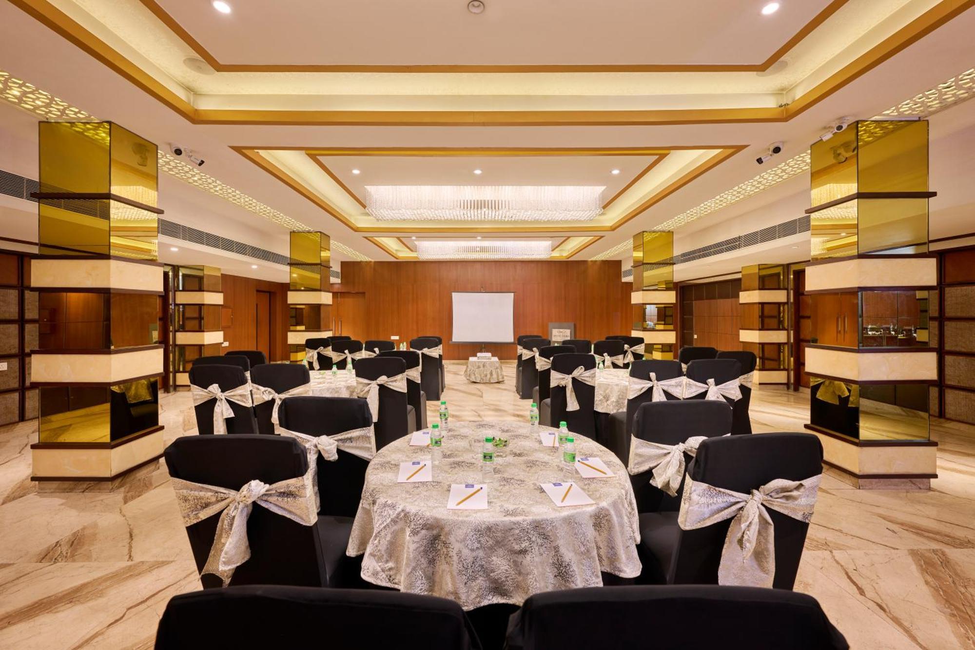 Delite Sarovar Portico פארידבד מראה חיצוני תמונה