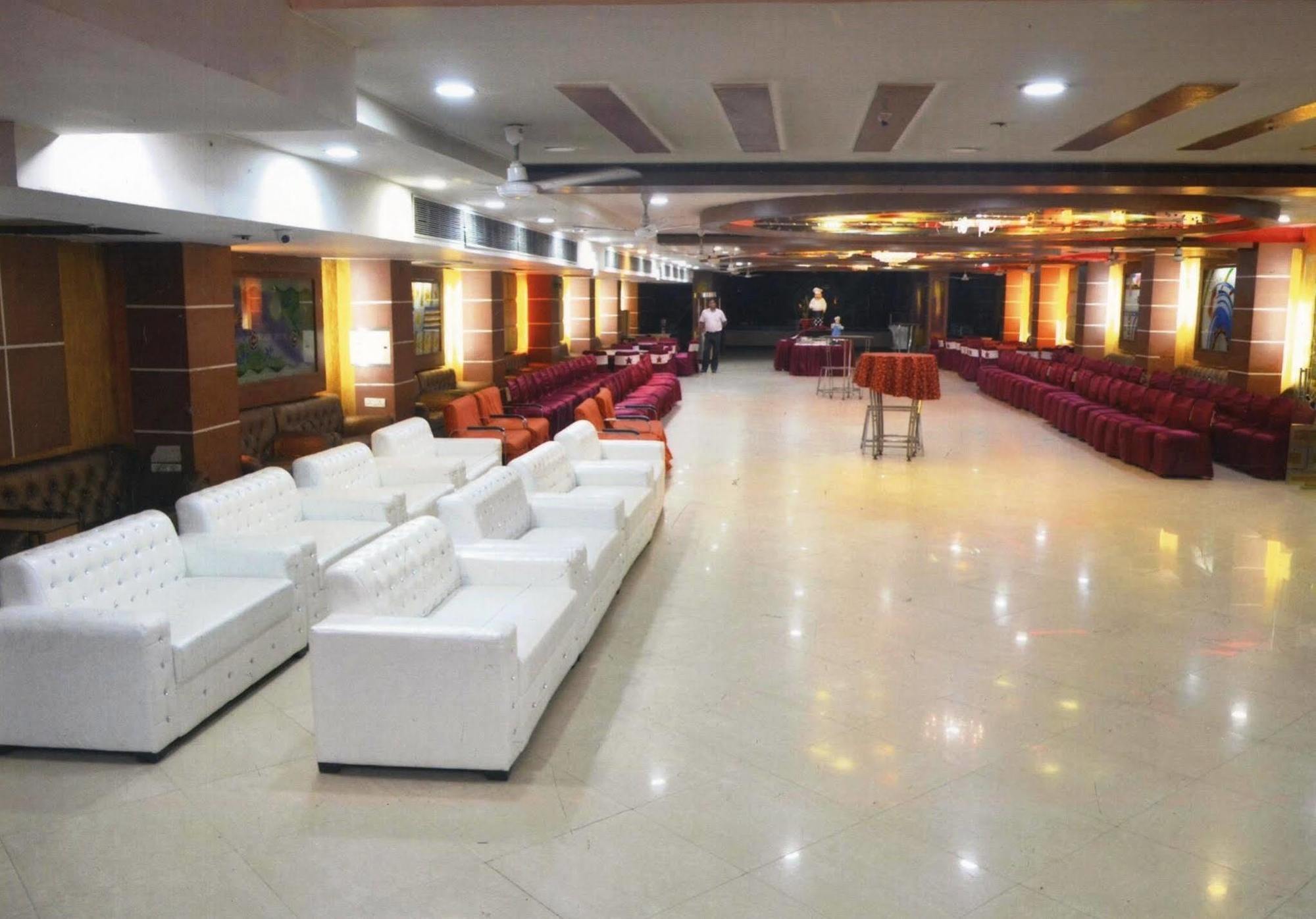 Delite Sarovar Portico פארידבד מראה חיצוני תמונה