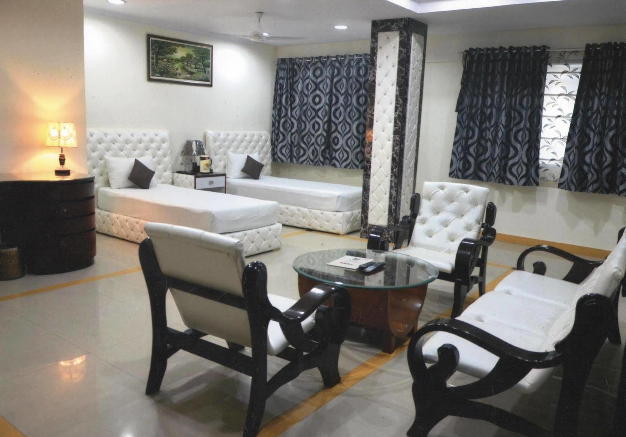 Delite Sarovar Portico פארידבד מראה חיצוני תמונה
