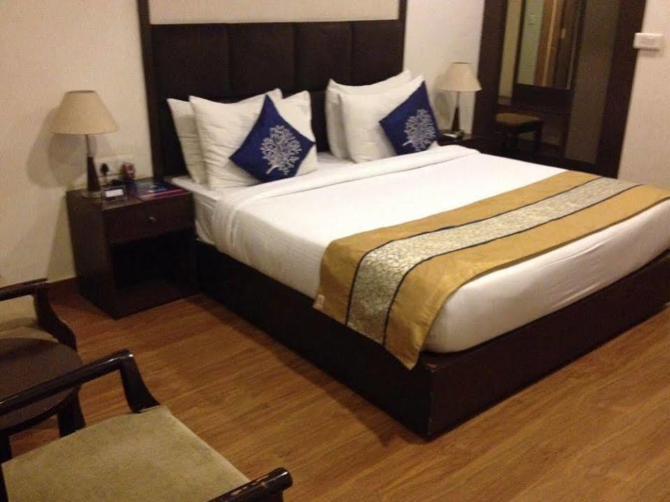 Delite Sarovar Portico פארידבד מראה חיצוני תמונה